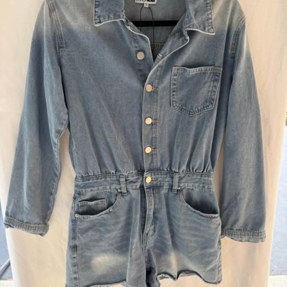 Fashion Nova Long Sleeve Denim Utility Romper Light Wash - NWOT Size Small - Picture 2 of 7